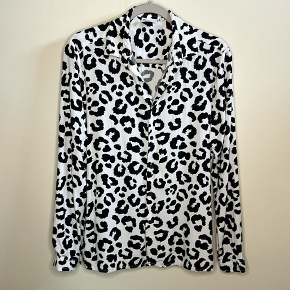 ASOS DESIGN SMALL BLACK & WHITE CHEETAH PRINT LONG SLEEVED BLOUSE - Picture 1 of 7